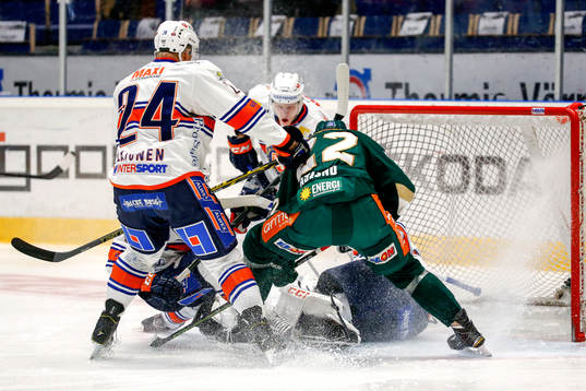 Färjestads Per Åslund gör 1-0