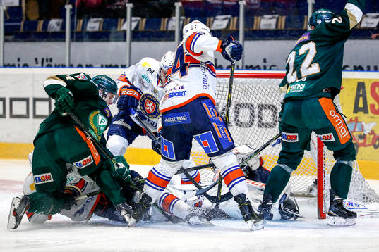 Färjestads Per Åslund gör 1-0