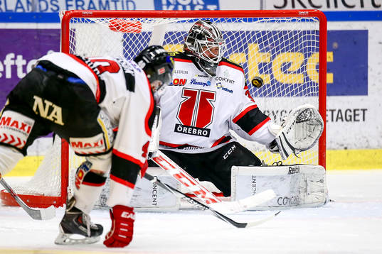 Örebros målvakt Johannes Jönsson släpper in 1-0