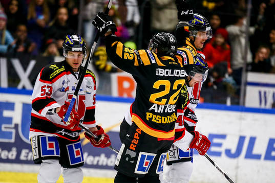Skellefteås Janne Pesonen jublar