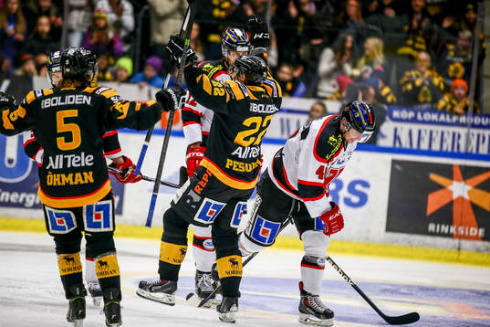 Skellefteås Janne Pesonen jublar