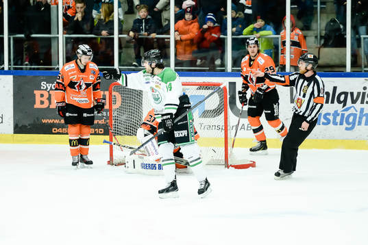 Rögles Jordan Smotherman gör 1-1 till Rögle