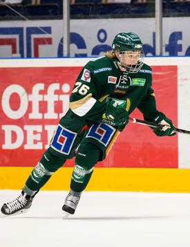 Färjestads Rasmus Asplund i action