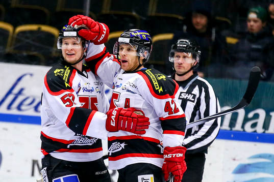 Örebros Brian Willsie och Filip Bergmark jublar