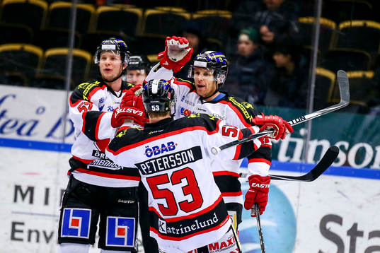 Örebros Brian Willsie och Filip Bergmark jublar