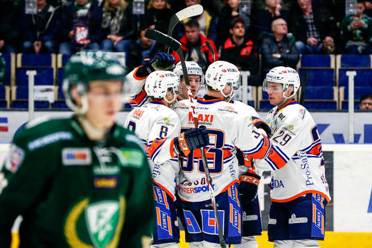 Växjös Eddie Larsson jublar