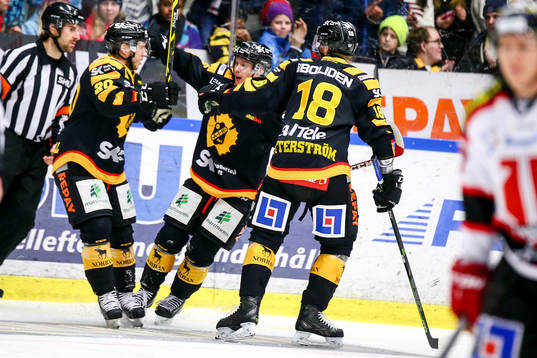 Skellefteås Niclas Burström jublar