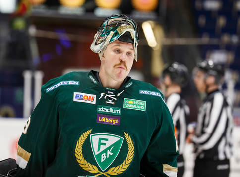Färjestads målvakt Justin Pogge deppar