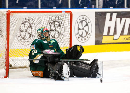 Färjestads målvakt Justin Pogge deppar