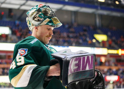 Färjestads målvakt Justin Pogge  deppar