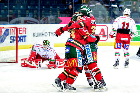 Frölundas Anton Axelsson jublar