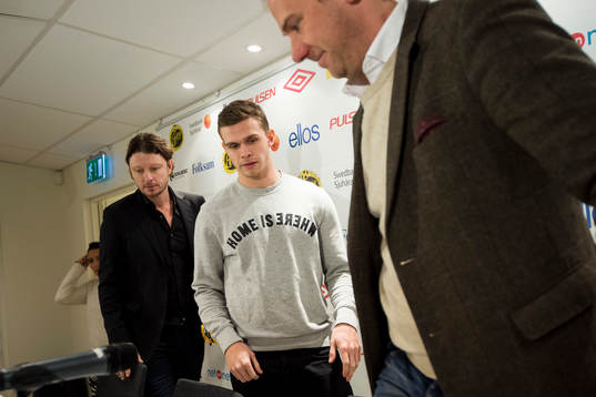 Elfsborgs nyförvärv kommer till presskonferensen med