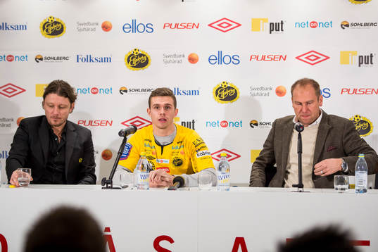 Elfsborgs nyförvärv Jesper Manns med manager Magnus
