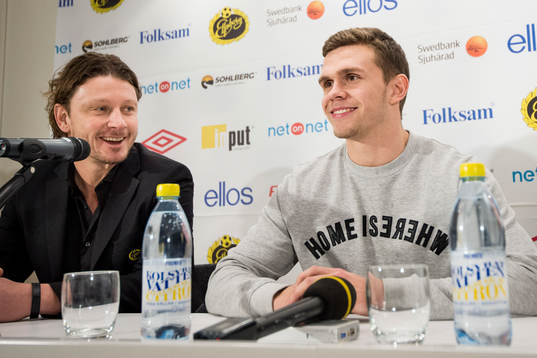 Elfsborgs klubbchef Stefan Andreasson skrattar ihop med