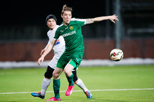 Hammarbys Birkir Saevarsson och Assyriskas Christopher
