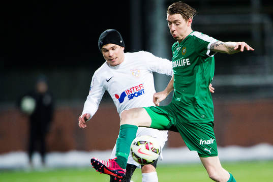 Hammarbys Birkir Saevarsson och Assyriskas Christopher