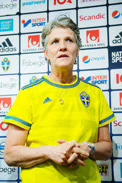 Sveriges förbundskapten Pia Sundhage presenterar truppen