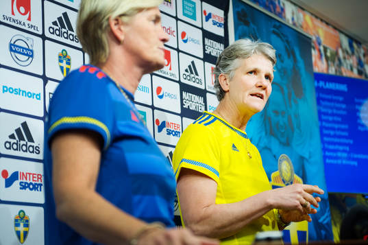 Sveriges assisterande förbundskapten Lilie Persson och
