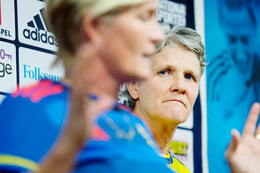 Sveriges assisterande förbundskapten Lilie Persson och