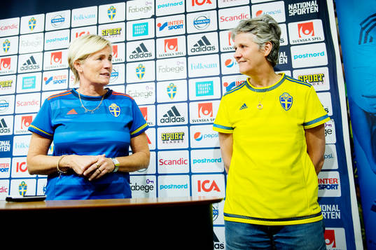 Sveriges assisterande förbundskapten Lilie Persson och