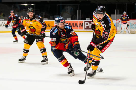 Djurgårdens Michael Holmqvist och Luleås Kristian