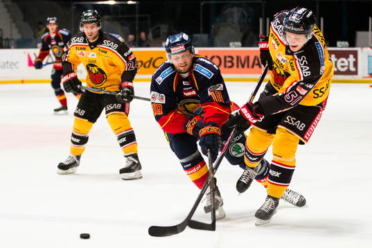 Djurgårdens Michael Holmqvist och Luleås Kristian