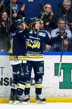 s Calle Ridderwall och Anton Bengtsson jublar