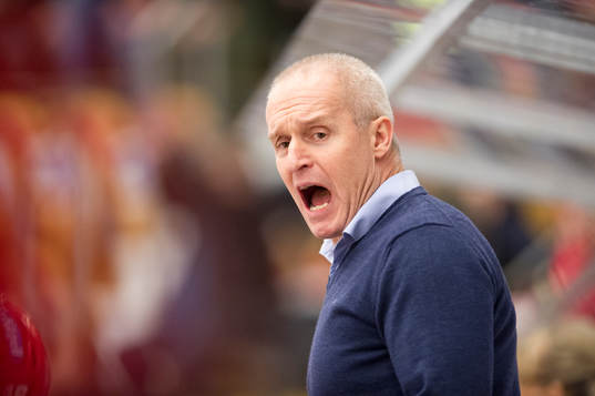 Timrås tränare Roger Forsberg jublar