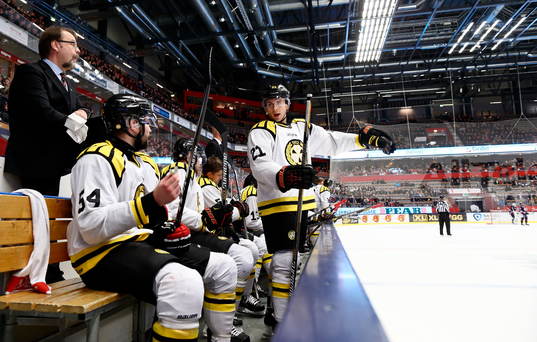 Brynäs Tomas Slovak och Tim Wallace diskuterar spelet