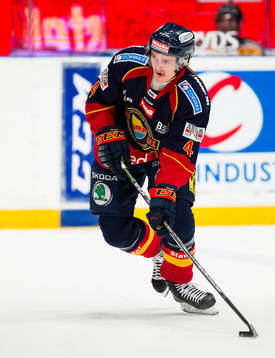 Djurgårdens Marcus Högström med pucken