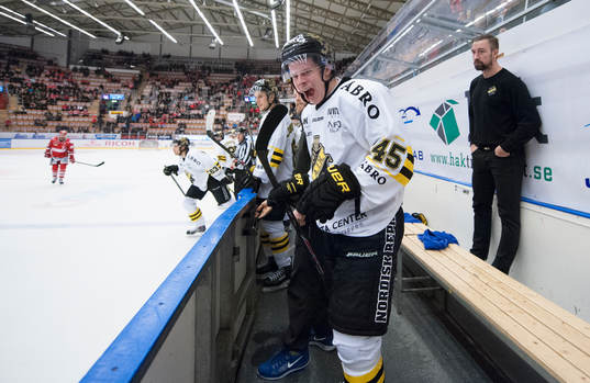 s Petter Lindberg jublar