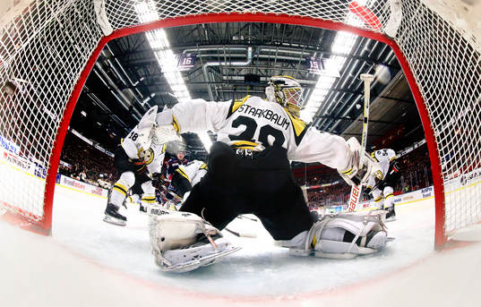 Mål 1-1 av Linköpings Magnus Johansson förbi Brynäs