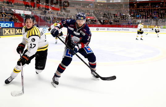 Brynäs Pathrik Westerholm och Linköpings Jeff Taffe