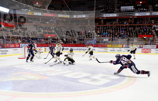 Skott av Linköpings Daniel Rahimi