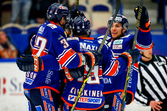Växjös Cory Murphy jublar