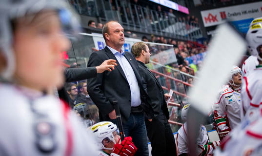 Modos tränare Per-Erik Johnsson deppar