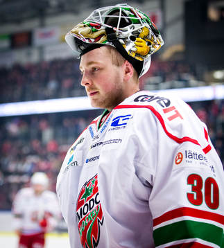 Modos målvakt Linus Ullmark deppar