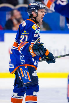 Växjös Cory Murphy jublar