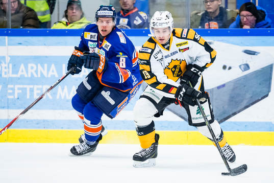 Skellefteås Andrew Calof jagas av Växjös Ville Varakas