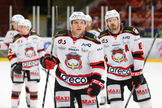 Malmös Fredrik Storm mitt i bild kvitterar till 1-1 i
