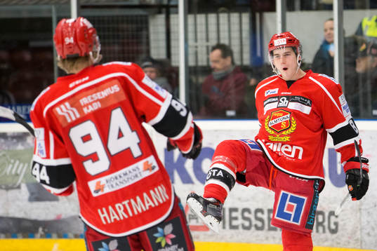Almtunas Michael Haga 1-0 i första och möts av Almtunas