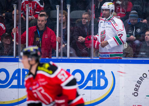 Modos Donald Brashear deppar i utvisningsbåset