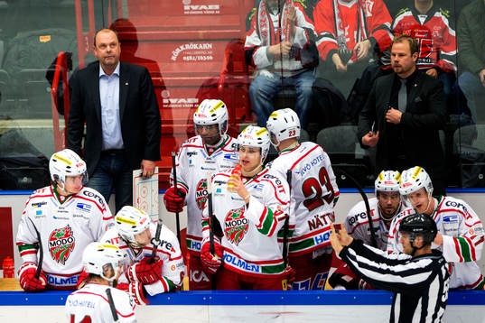 Modos tränare Per-Erik Johnsson deppar