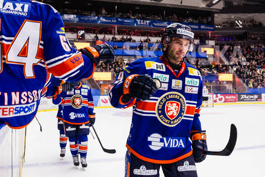 Växjös Josh Hennessy firar