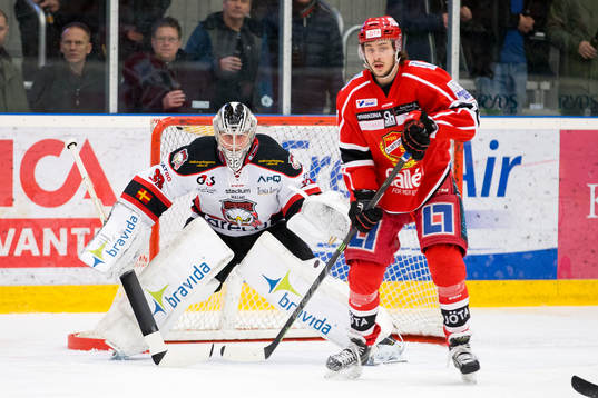 Malmös målvakt Niko Hovinen och Almtunas Simon Mattsson