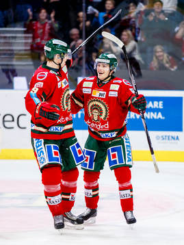 Frölundas Max Görtz och Frölundas Andreas Johnson jublar