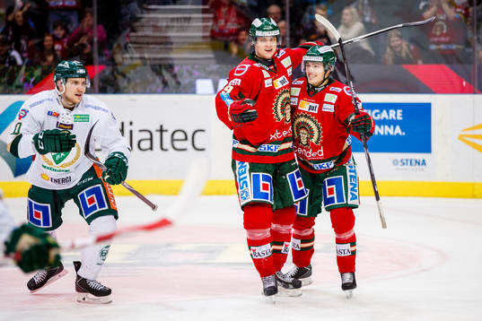 Frölundas Max Görtz och Frölundas Andreas Johnson jublar