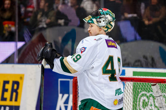 Färjestads målvakt Justin Pogge deppar