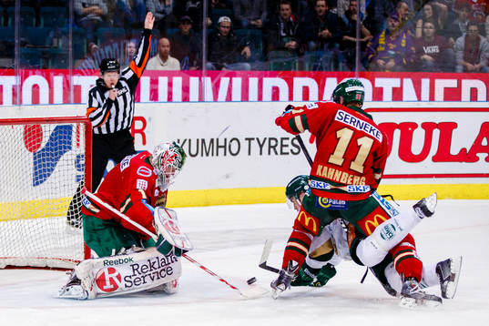 Frölundas Magnus Kahnberg blir utvisad