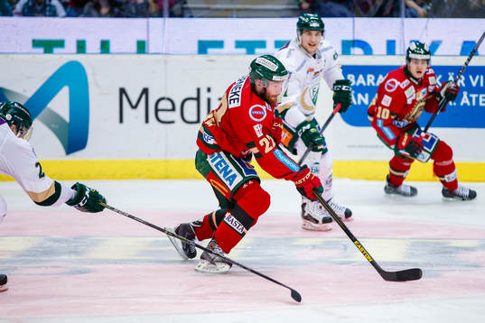 Frölundas Robin Figren med pucken
